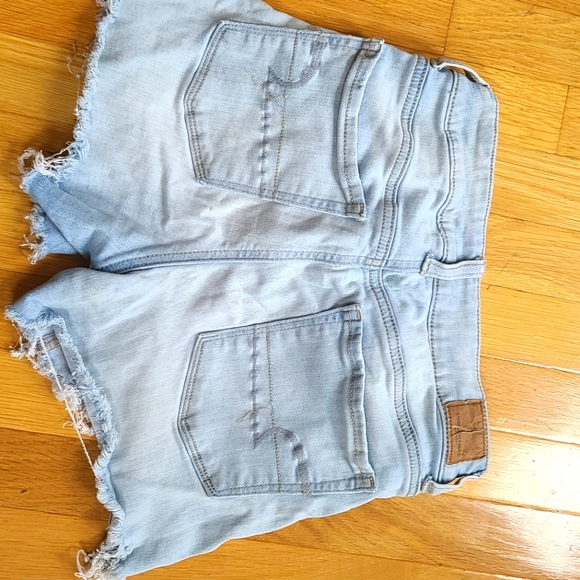American Eagle Light Wash Shorts - Picture 3 of 6